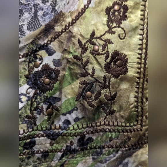 APT.9 Embroidered Peasant Top Ties at Front Lace at Back Flowy Green Hues 1X - Picture 2 of 16